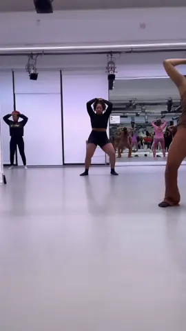 am so proud of yall 🤭🤭🤗#royalg #danceclass #carribeantiktok #foryou #fyp 