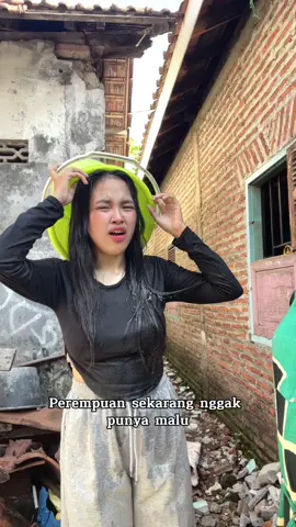 Kok di siram salah aku apa mak😭😭