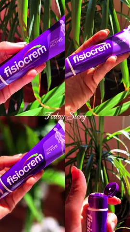 En partenariat avec @fisiocremfrance La Jen a pu tester FISIOCREM CREAM ACTIVE 💜 C’est une crème de massage pour le soin de la peau au niveau des muscles et des articulations. Elle contient des ingrédients d'origine naturelle. Grâce à ses propriétés apaisantes et relaxantes, elle procure à la peau une sensation de bien-être. 💜 Une combinaison unique d'arnica, de millepertuis, de calendula et d'huile d'arbre à thé. 💜 À appliquer 2 à 3 fois par jour en léger massage. 💜 Je souffre quasi quotidiennement de douleurs cervicales donc c’est à cet endroit précis que j’ai utiliser la crème. Elle pénètre facilement, donne une sensation de froid sur la peau. J’aime beaucoup l’odeur et je ne vais pas dire que ça m’a guéri mais en tout cas énormément soulagé ! 💜 Produit offert via @sampleo_france  💜 #BienÊtre #SantéNaturelle #Fisiocrem #produitoffert 