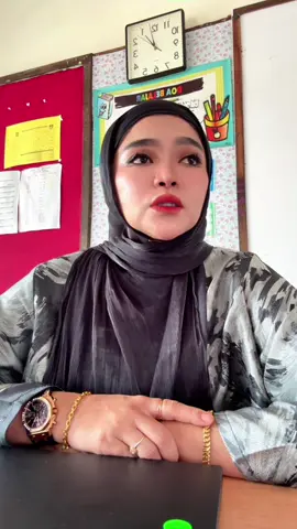 Masa baca doalah nak cari buku, nak simpan buku, nak sharp pensil, nak korek hidung. 