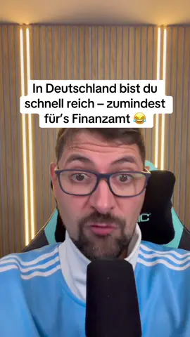 💸 Früher war der Spitzensteuersatz was für echte Top-Verdiener – heute reicht schon leicht über dem Durchschnitt! 😤 Wer ein bisschen mehr arbeitet, wird steuerlich behandelt, als würde er zu den Reichsten gehören. 📉 In Deutschland musst du nicht Millionär sein, um Spitzensteuer zu zahlen – du musst nur motiviert sein. Was sagst du dazu? 👇  #steuern #finanzen #finanzamt #deutschland #steuer 