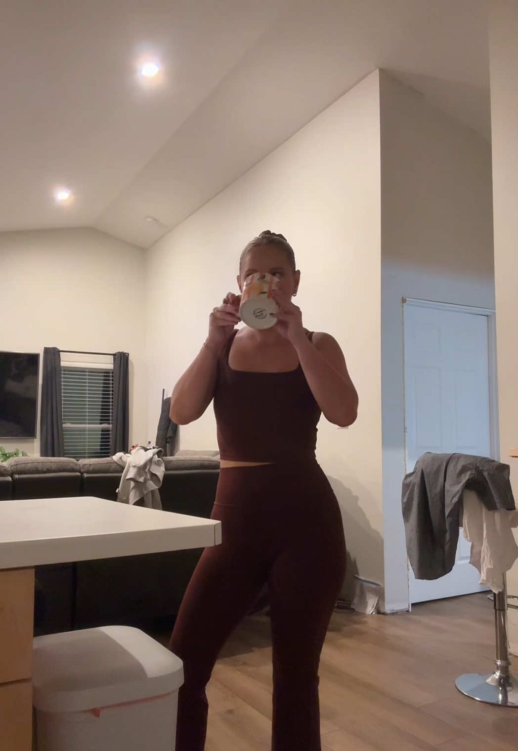 I couldn’t stay awake last night so a morning house reset it is  #crzyoga @CRZ YOGA #reset #5ammorningroutine #morningreset #workoutset @Molly’s Suds