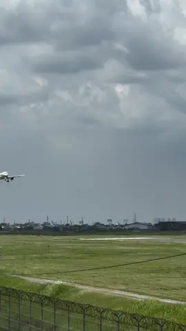 POV: pesawat super air jet gagal landing 