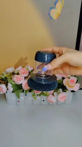 This automatic liquid-filled pot washing brush can be filled with detergent in the handle. It is easy to use and can clean the pot without hurting your hands. #kitchen