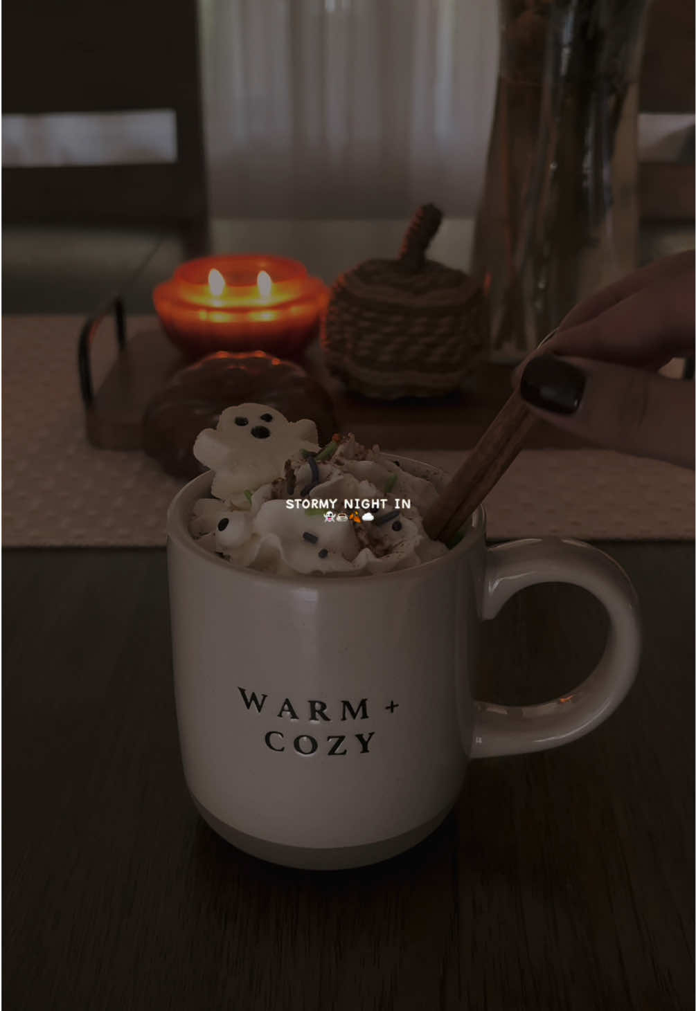 A stormy cold night calls for hot chocolate and a good movie 🎃🤎 #cozyathome #fallaesthetic #nightroutine #halloween #rainyday 