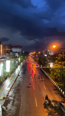 Hujan memang indah tapi tidak dengan kenangan nya #vibes#katakata#fyp#foryoupage 