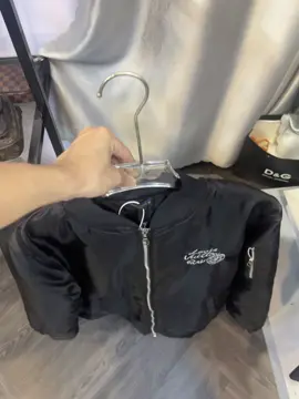 Khoác gió trần bông Lv 4xx bóc giá cho ae