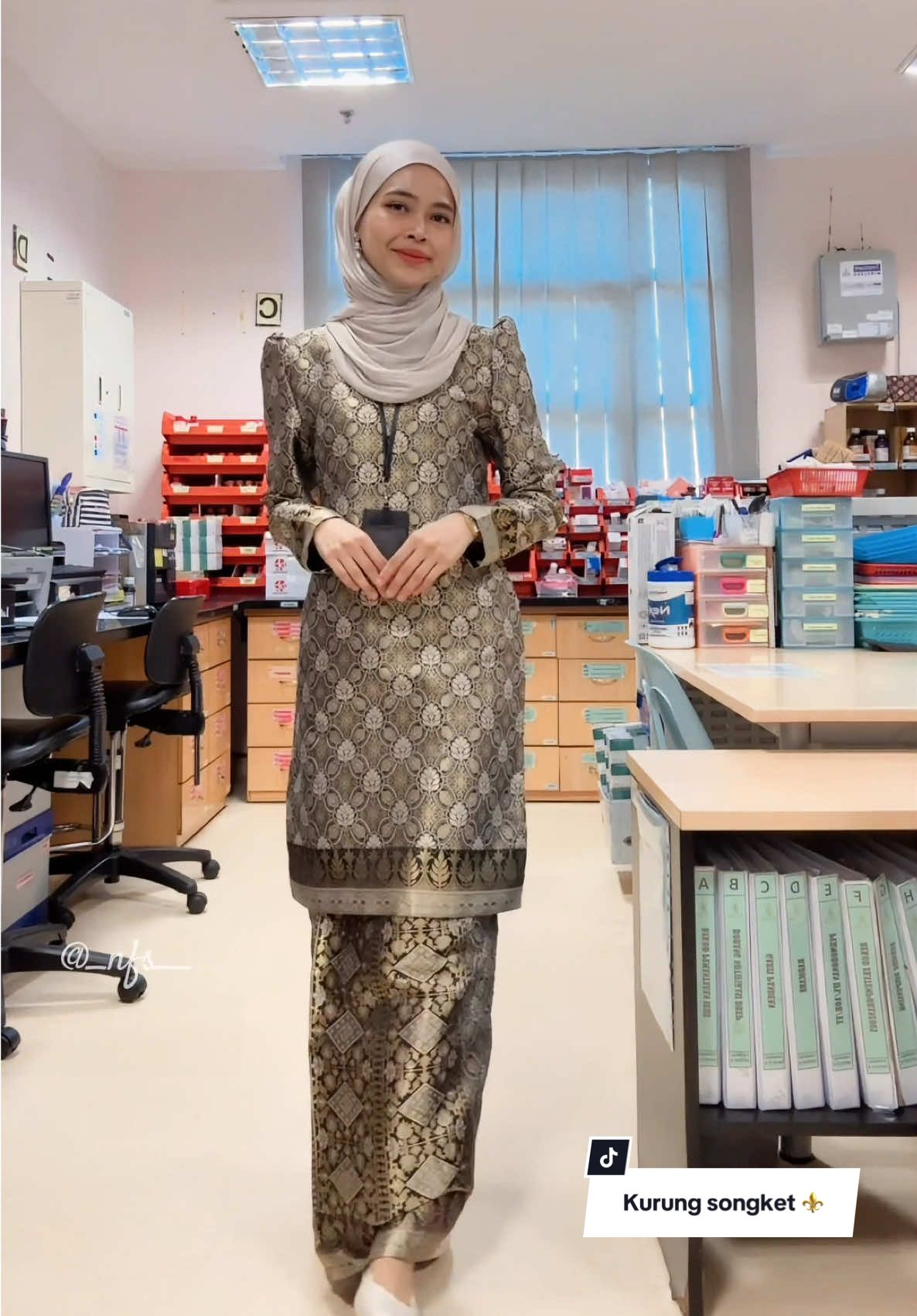 Orang semua dah balik, kita review baju cantik jap. Ada kat bag kuning tau✨✨@Carlanisa #kurungsongket #bajukurungmurah #bajukurung #kurungmoden #kurung 