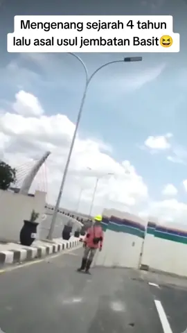 Asal usul Jembatan alalak 1 di bari galar jembatan basit sekitar tahun 2021 September😁 follow akun tiktok ulun bantu like dan share Terima kasih.   #berandatiktok #viral #fyp #jembatanbasit #jembatan 