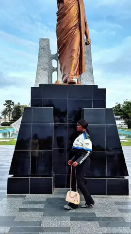 Jadrolita in Bota dance challenge  Travelplug @travelwithbww 