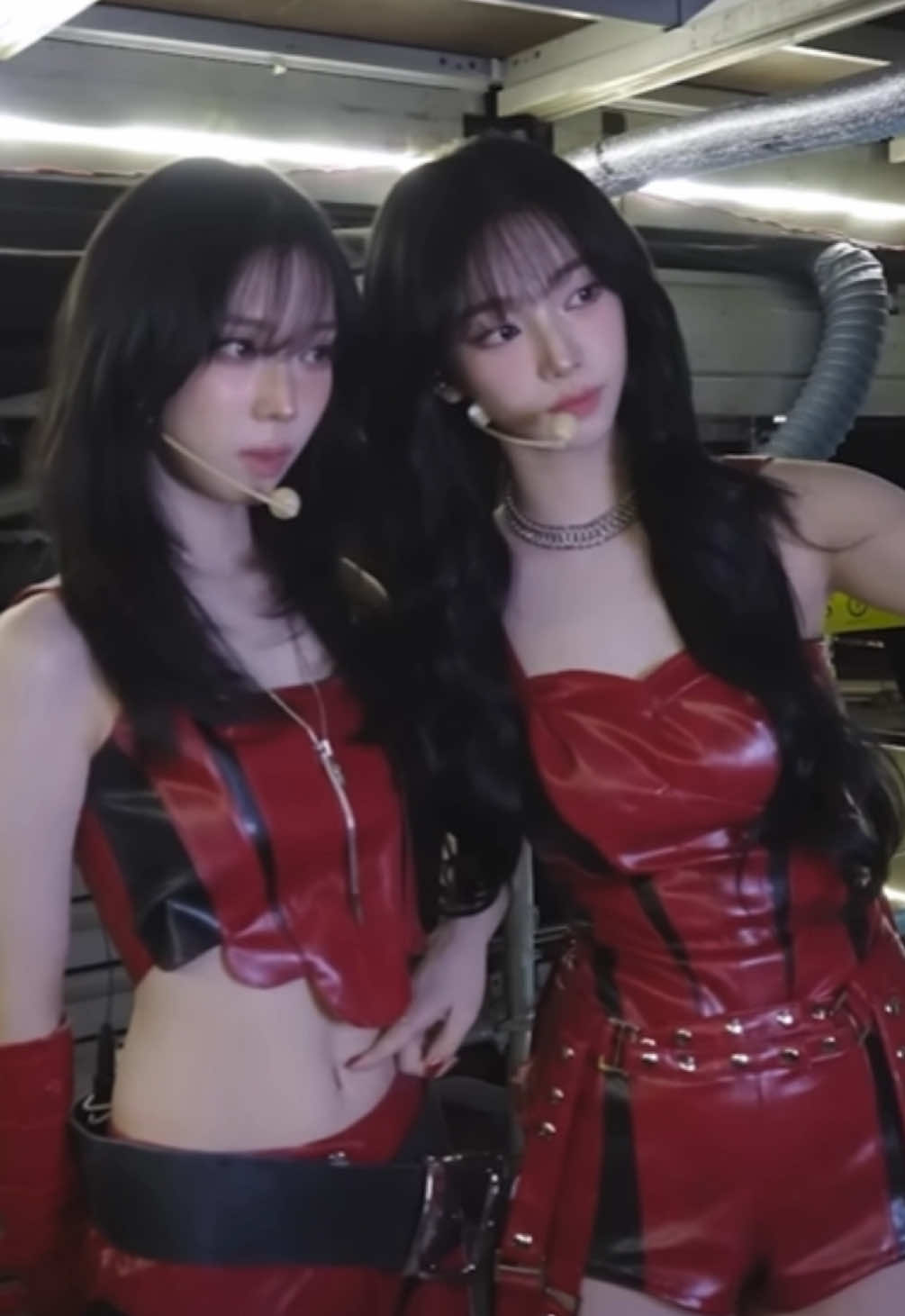 ウィンターのへそを触るカリナ #aespa ⁡#karina #winter #かわいい 