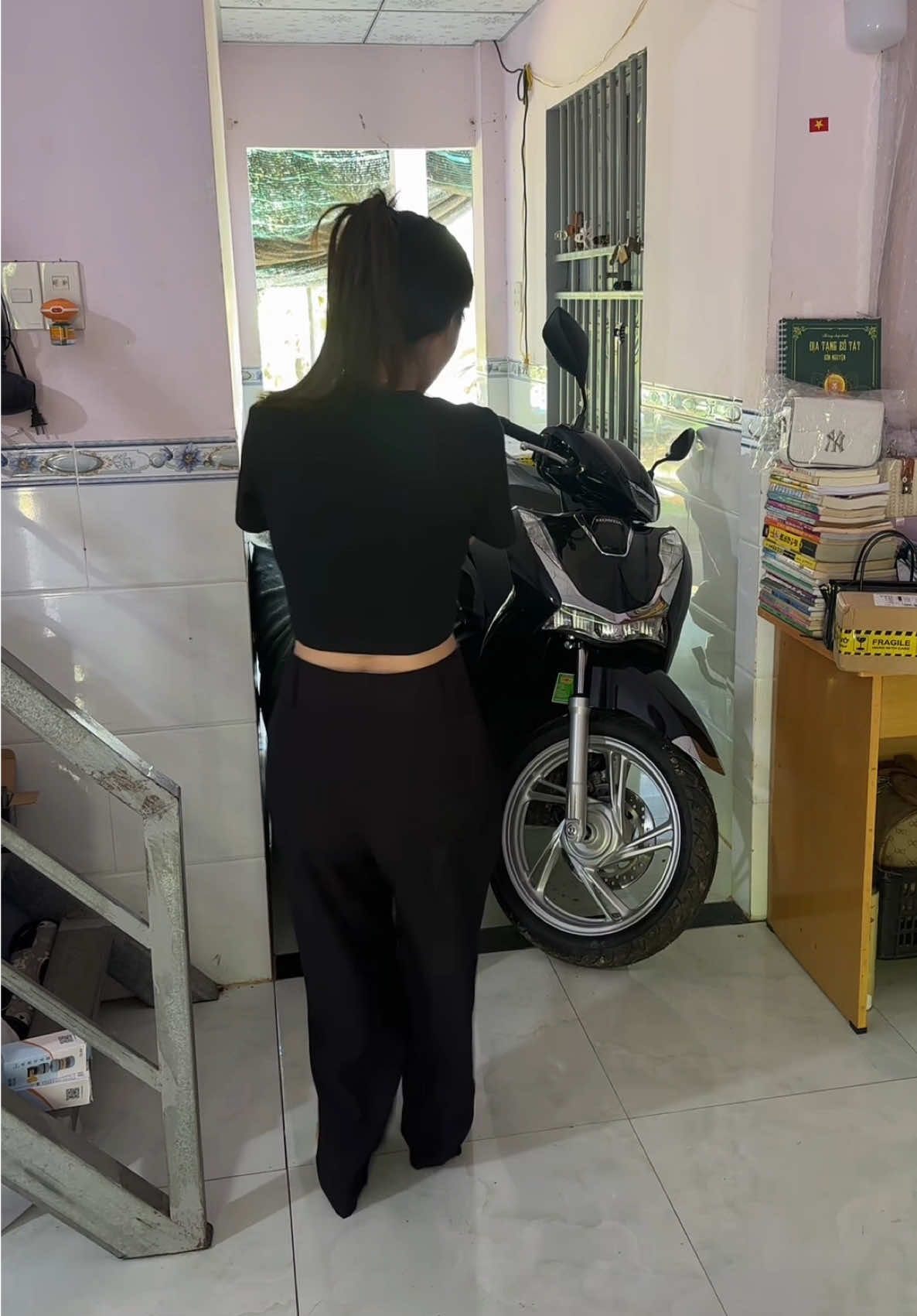 Thời gian trôi nhanh nhỉ, mới lúc nãy mà đã bây giờ rồi....🤭 #cogaitay08 #cuocsongthuongngay #comnha 