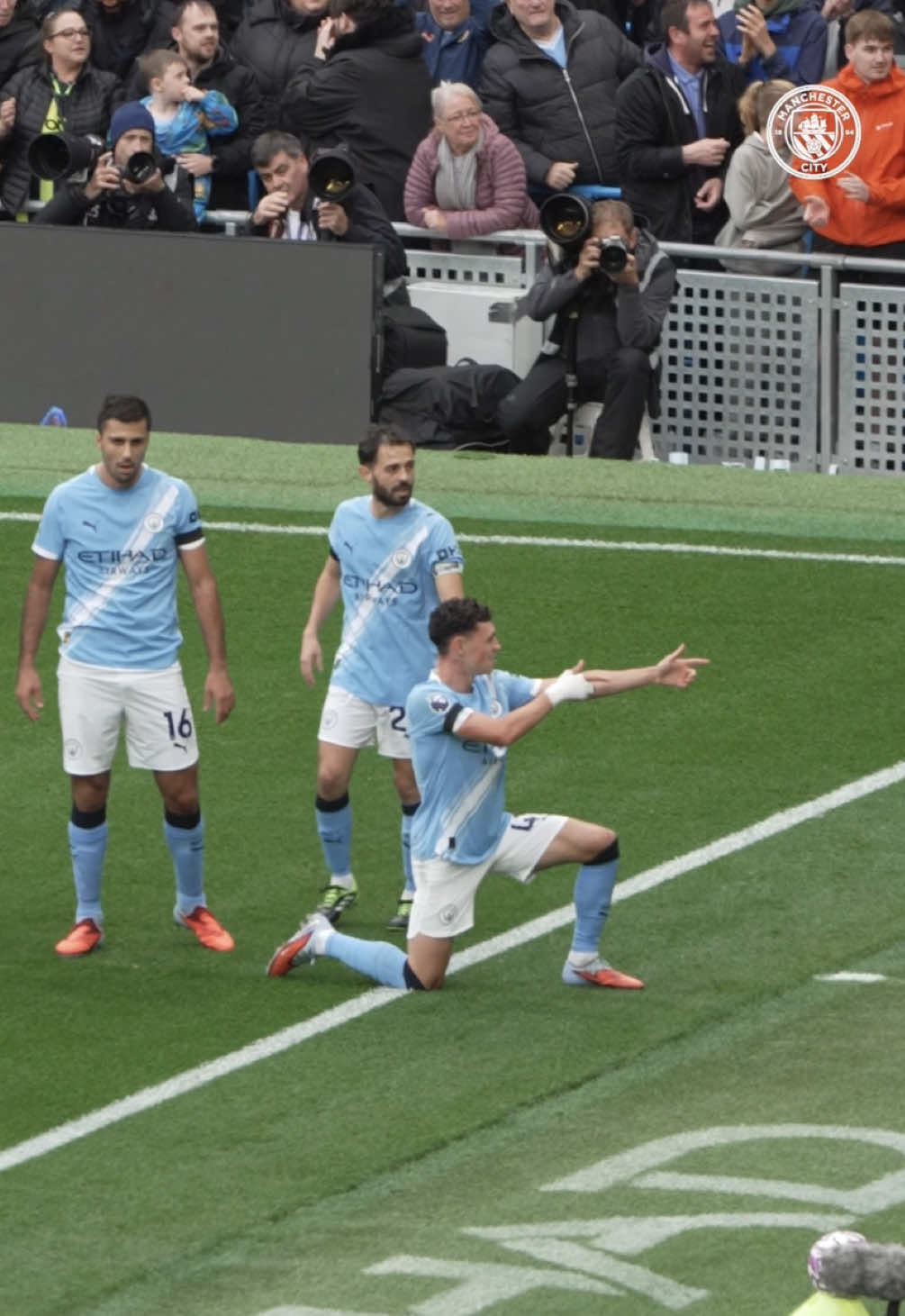 Scenes 🤩 #PhilFoden #JeremyDoku #ManCity #PremierLeague #Football 