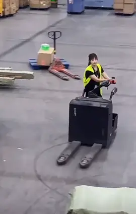 មានសេវាកម្មដឹកទំនិញ ចិន មក កម្ពុុជា