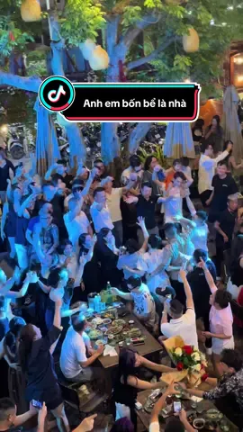 Không đâu nhiệt như khách của Muối hết trơn á. Thánh ca mà đã vang lên thì bốn bể anh em chúng tôi đều là nhà #nhaumuoitieu #muoitieu #nhauhaiphong #Muoitieu #haiphong 