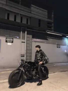 #motorcycle #custom #caferacer #bratcafe 