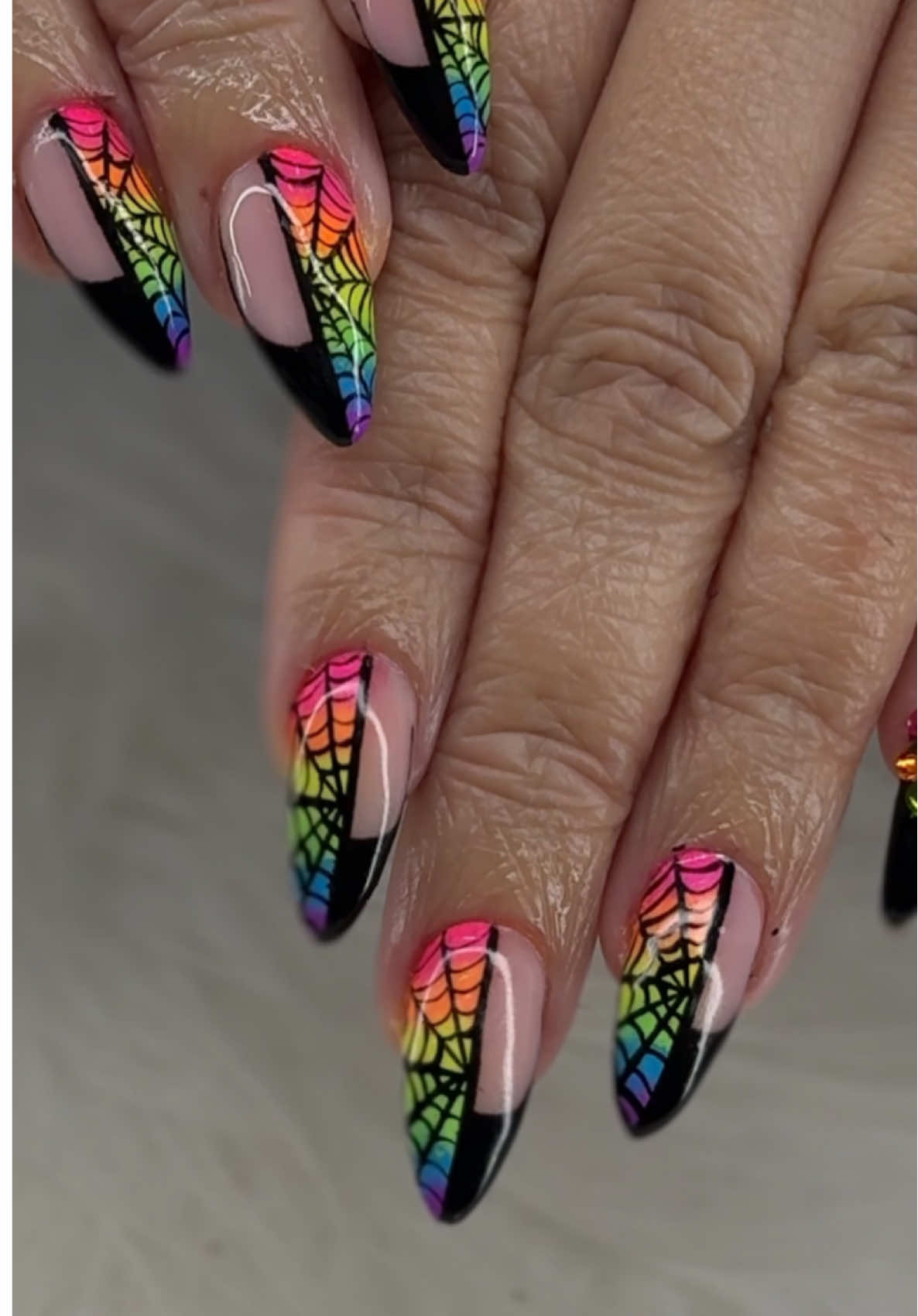#wednesdayaddams and #enidsinclair Bedroom Window 😍😍😍 what do you think?  . . . . #fyp #halloweennails #theaddamsfamily 
