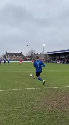 🤔🤔⚽️ Trippy Sunday League Football 👑 #sundayleaguefootball #football #433 #sundayleaguetv #goalkeeper 