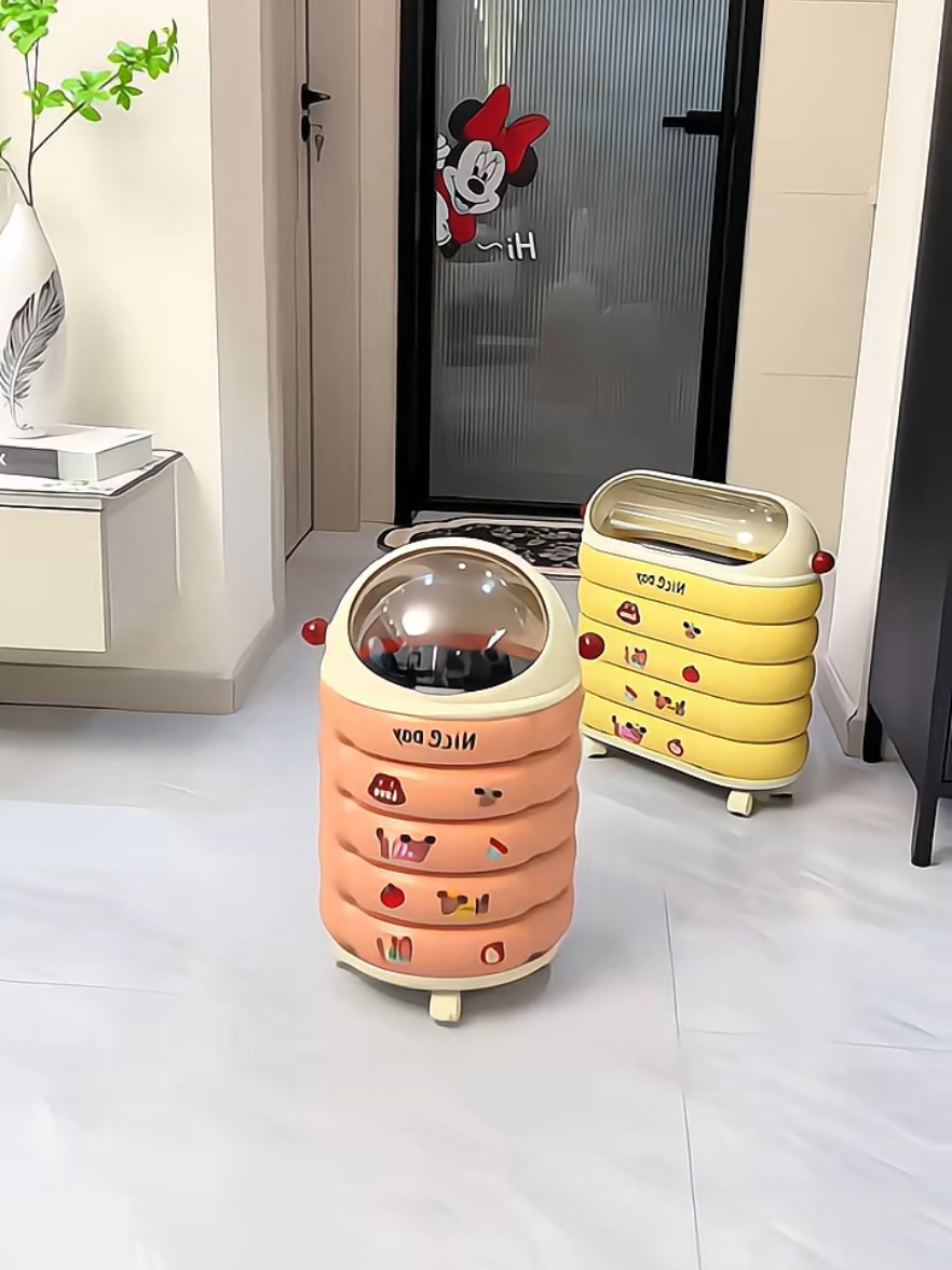 Thùng rác này đẹp mắt và dễ thương quá! Dễ dàng di chuyển với bánh xe đa năng, có thể trong các khe hẹp rất gọn gàng-! #thungrac#thungracthongminh#thungdungracsangtrong#giadungtienich#xuhuong