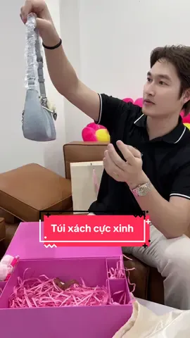 Một hộp quà cực xinh là Lesac #xuhuong #tikhub #quatang #tuixachnu #tuixach 