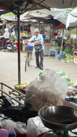 Chú bán vé số mà tưởng đi tấu hài k á