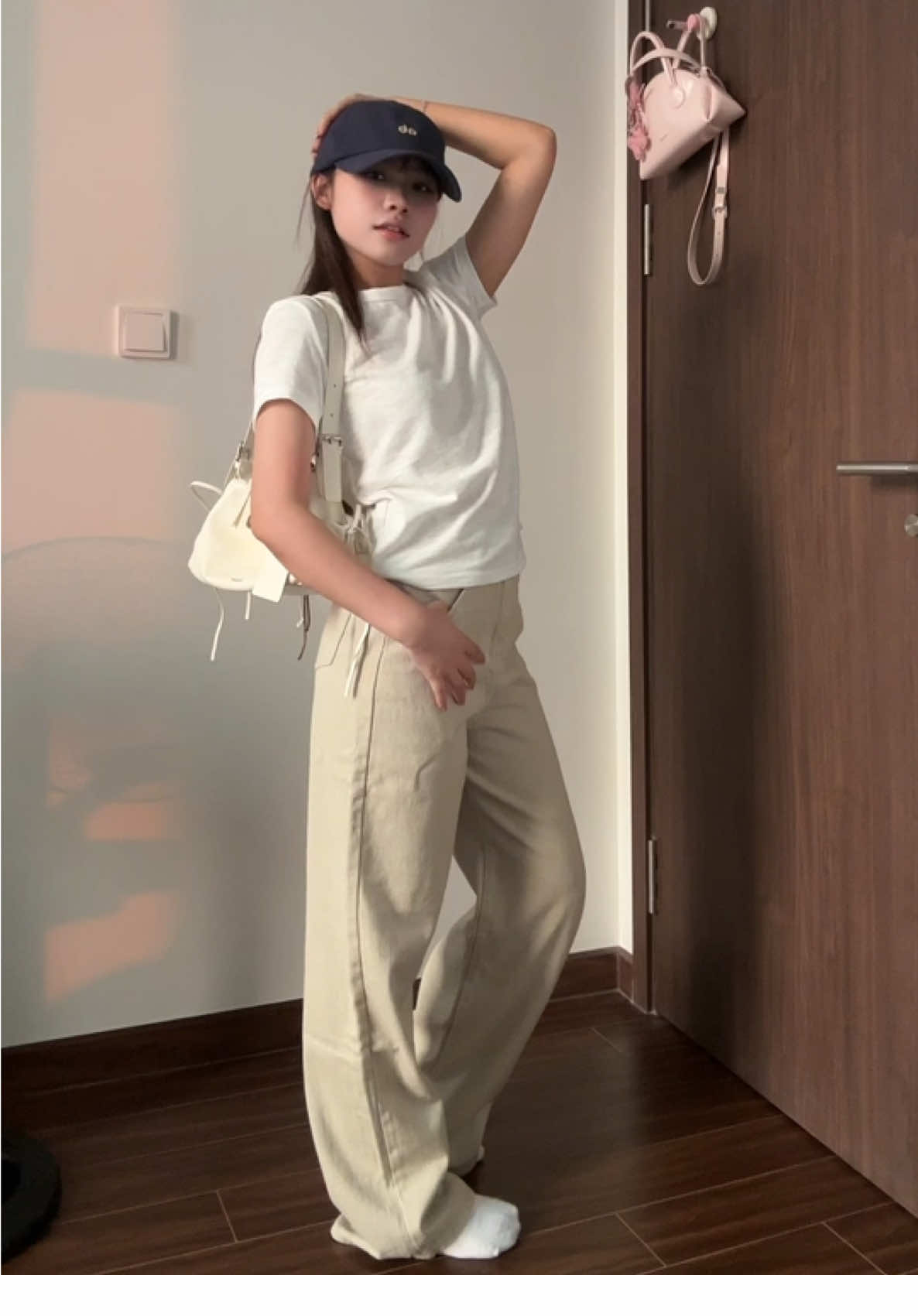 Dáng chữ nhật đùi hơi to xíu mặc xinh he