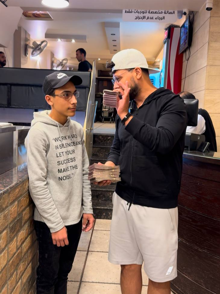 ستفوز ب ٢٠ دولار مقابل كل ساندويش