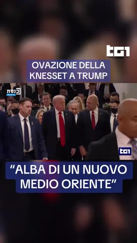 Alla #Knèsset, il Parlamento israeliano, il presidente USA #Trump è stato accolto con un’ovazione. Per il capo della Casa Bianca “quella di oggi è l’alba di un nuovo Medio Oriente”. #Tg1 Giovan Battista Brunori