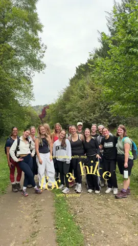 AD a gg hike with @Garnier 🍊🥾 using their vitamin C brightening serum and daily UV liquid glow for my pre hike skincare 🧴and then spent the day outside with the girlies before finishing at the pub for yummy food and garnier goodie bags for all the girls 💗
