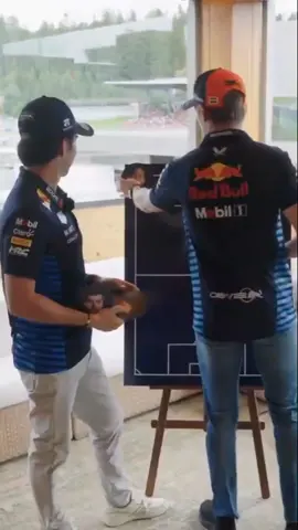 👀 #f1 #3363 #russtappen #georgerussell #maxverstappen 