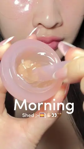 Morning shed 🌅✋🏻👀 #โดฟสกินแคร์เข้มข้นวงแขนใส #dovethailand #โดฟบูสวงแขนใสข้ามคืน