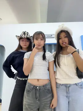 @mushmyuroomii @Rose @yung kai @khinsuuyee #draft 