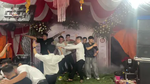 Thêm chút nhạc cho ngày đầu tuần nào.. các a trai lên sóng