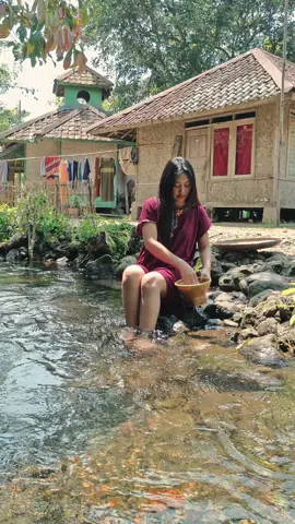 nyuci beras dulu baraya