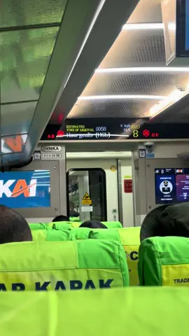 Bahan buat story. Siapa nih yg langganan naik kereta progo kalo ke jogja? #progo #keretaapi #fyp #jakarta 