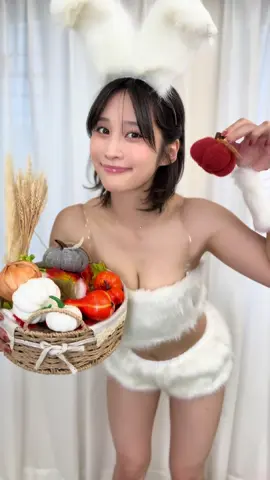 ハロウィンなのでコスプレしました🐇🎃 途中で衣装のゴム出ててごめんなさい🫣 ちなみに恋愛タイプ診断はちゃっかりうさぎでした🐰 みんなは何タイプだった？💓 #ハロウィン #ハロウィンコスプレ #グラビア #グラビアアイドル #うさぎコスプレ 