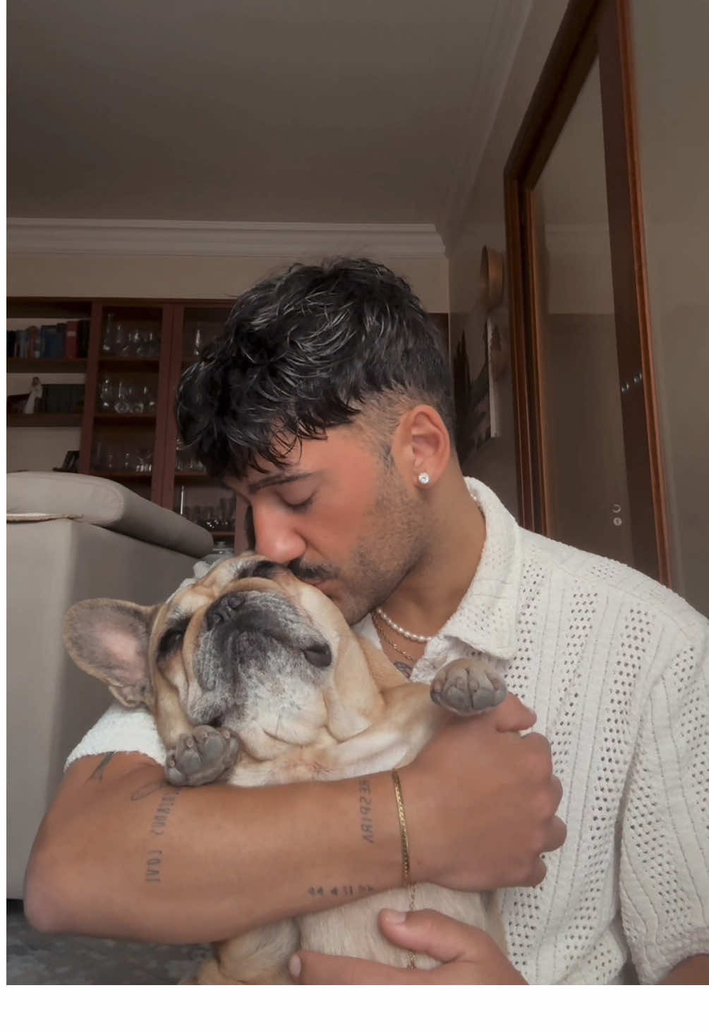 Ci sono delle canzoni che diventano una vera e propria terapia. Ogni volta che dedico questa canzone alla piccola Ohana, si sente protetta e tanto amata. Avere cura di qualcuno, del mondo e di chi ci sta intorno è l’antidoto che può guarirci dall’odio.