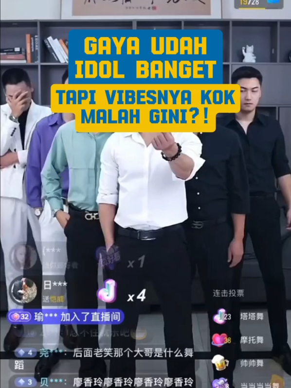 Di satu circle pertemanan pasti ada satu orang yang nggak bisa serius apa pun situasinya kayak begini. Real nggak?  Sc: Douyin Kelas HSK 1 Batch 10 Xuyuan Class udah dibuka loh! Yuk, ambil langkah pertamamu belajar Mandarin cuma dengan 47K aja! Buruan daftar sebelum kelasnya penuh 🤫 #xuyuanclass #lesmandarinonline #kursusmandarinonline #videolucu #relate 