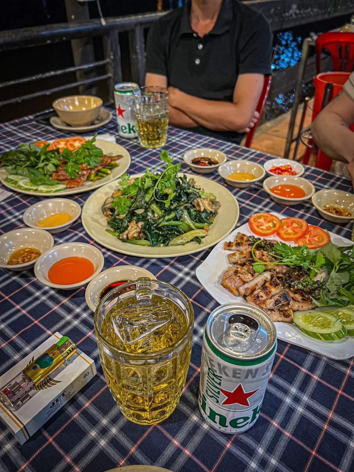 Đừng cược ý trời, đừng đoán lòng người. Ý trời cược không nổi, lòng người đoán chẳng ra…!