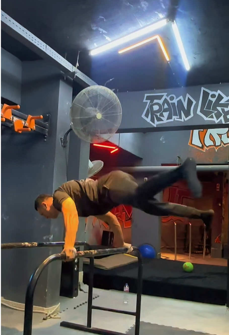 #freestyle #calisthenicsmovement #aesthetic what ever it takes!