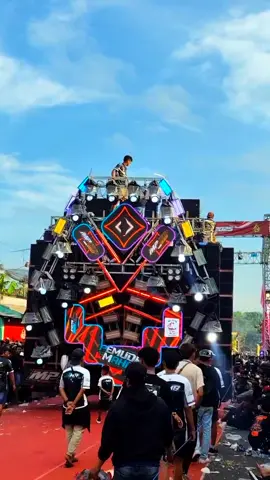 langsung ngelu ndasku diantem bas'e😭 @mp_audio19 #fyppppppppppppppppppppppp #karnavalgampingan #soundhoregjawatimur #karnavalsoundsystem #fouryoupage 