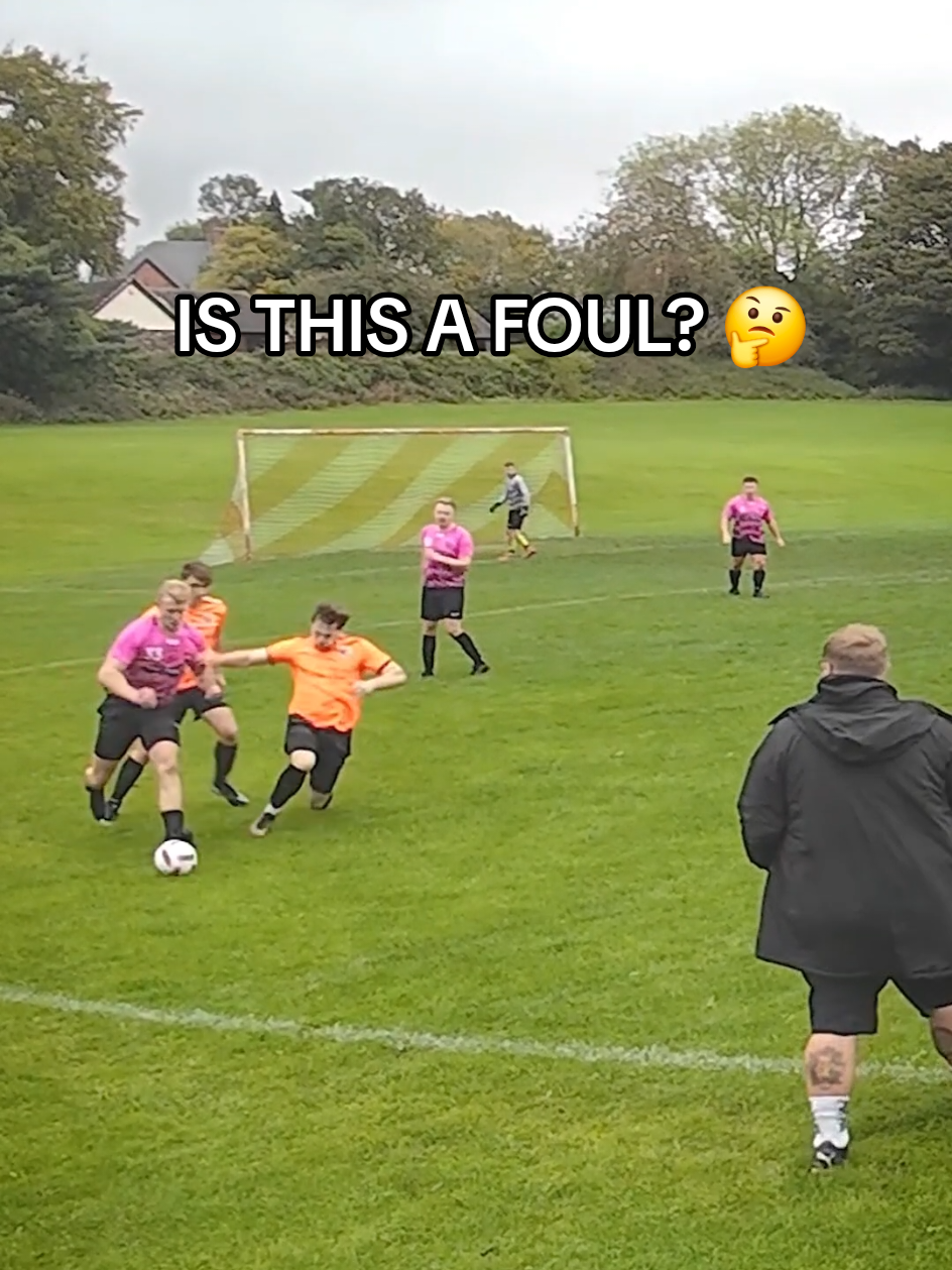 He's won the ball ref! ⚽️ Should this have been given or is it a bad call from the referee? 🤔 #footballtiktok #sundayleaguefootball #referee #freekick #grassrootsfootball 