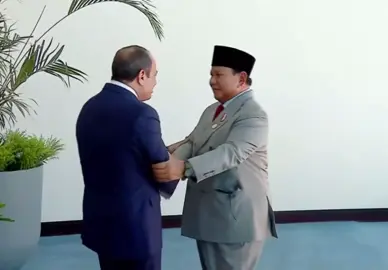 Momen Kedatangan Presiden Prabowo di Sharm El-Sheikh Disambut   oleh Presiden Mesir El-Sisi dalam Agenda Acara KTT Perdamaian Gaza🇮🇩🇪🇬🇵🇸