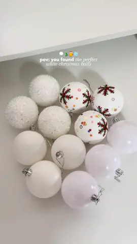 accckkk sobrang ganda ng christmas balls na ‘to! 💭🎄❄️💫 #christmas #christmasballs #christmasdecor #christmasornaments #whitechristmas 
