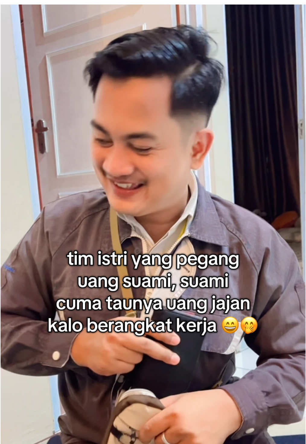 gabole pegang duit banya banyaak yaa cintaaa 😚 nanti diikutin kuntilanak jelek 😋😄 #masyaalahtabarakaalah #allahumabarik #suamiidaman #foryoupage #xybca 