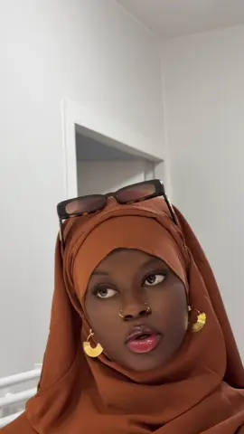 #🤷🏽‍♀️🤷🏽‍♀️🧏🏾‍♀️🧏🏾‍♀️ 