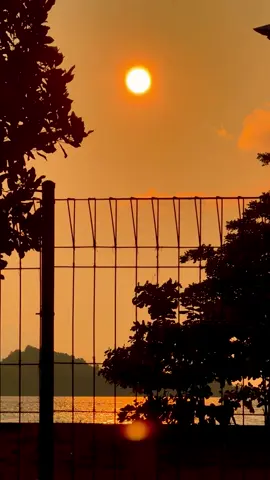 simpan  kata” sad kalian di komentar >> #lagutimur #sunsettimur #masukberanda #sadstory #fyp 