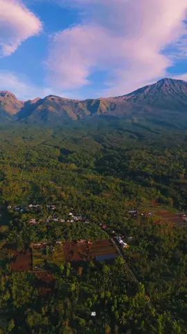 Ada yang pernah ngecamp disini ? #gerbanglangitbatotepong #jalurselatantimbanuh #pilotdroneindonesia #djindonesia #dji 