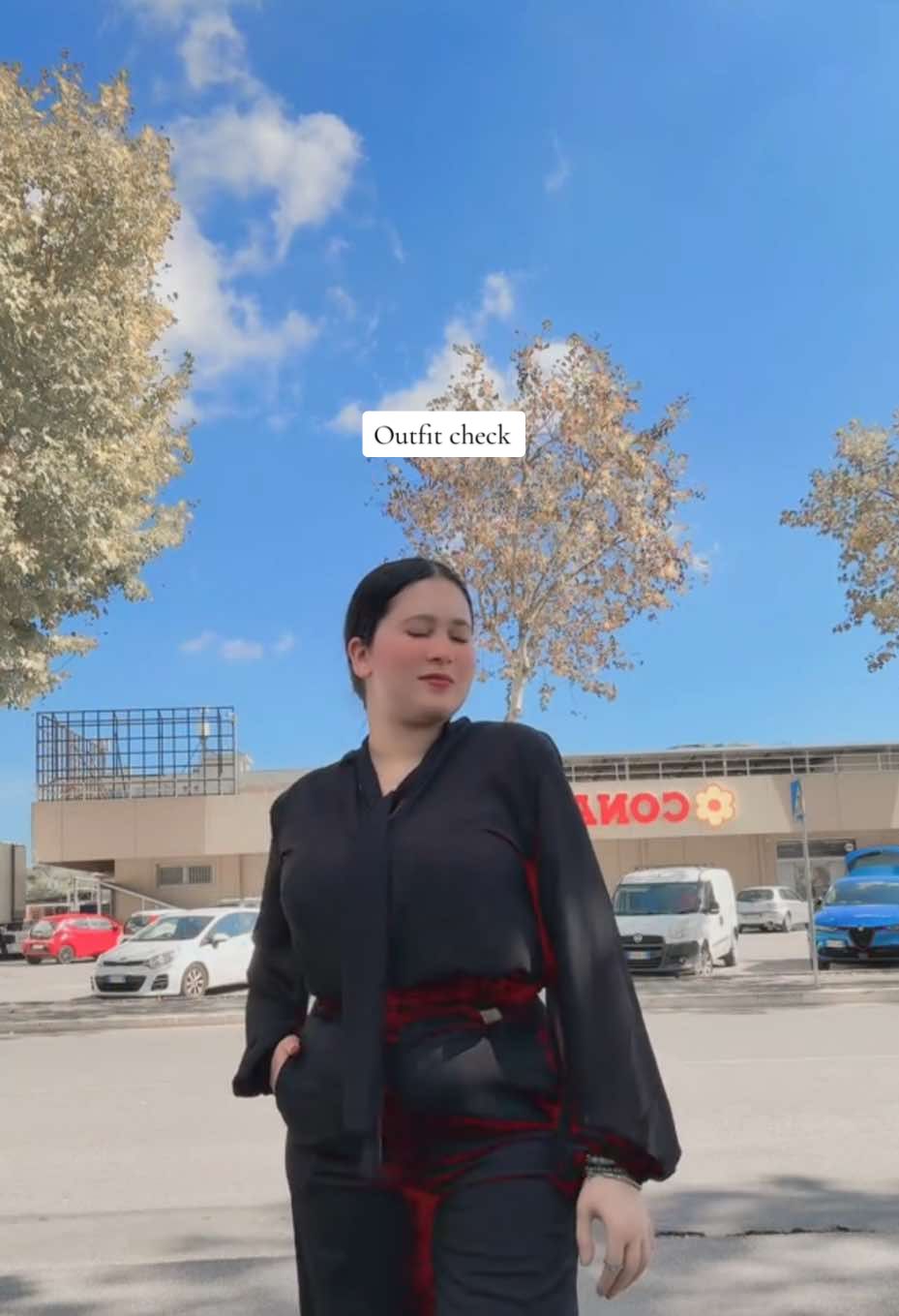 Outfit check Instagram:Ranimzaghdoudi #ranimzaghdoudi #la_prancicsse #amputeelife #model #outfit 