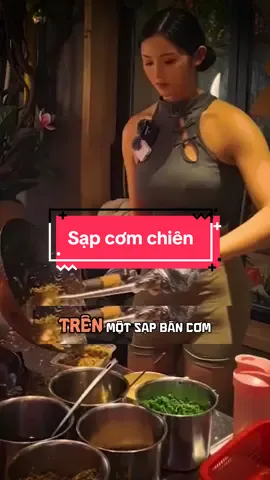 Tại một quầy cơm chiên có một cô gái lại hỏi mua #sachhay #trietlysong #trietlycuocsong #baihoccuocsong 